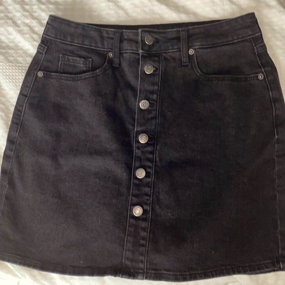 Old navy Women’s button charcoal denim skirt size 4
